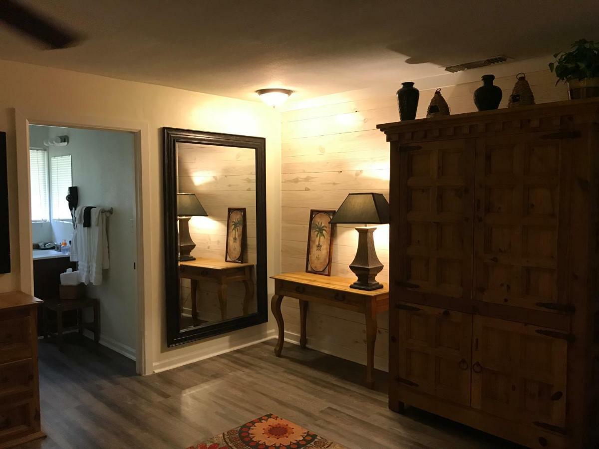 Square Inn Wimberley Dış mekan fotoğraf