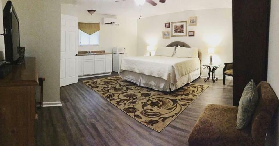 Square Inn Wimberley Dış mekan fotoğraf